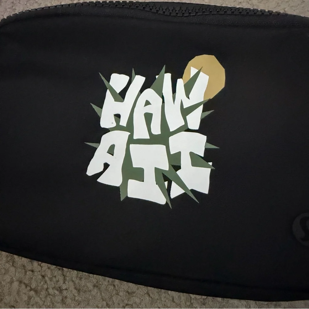 LULULEMON HAWAII EXCLUSIVE EVERYTHING BELT BAG! ✨ - Picture 2 of 4